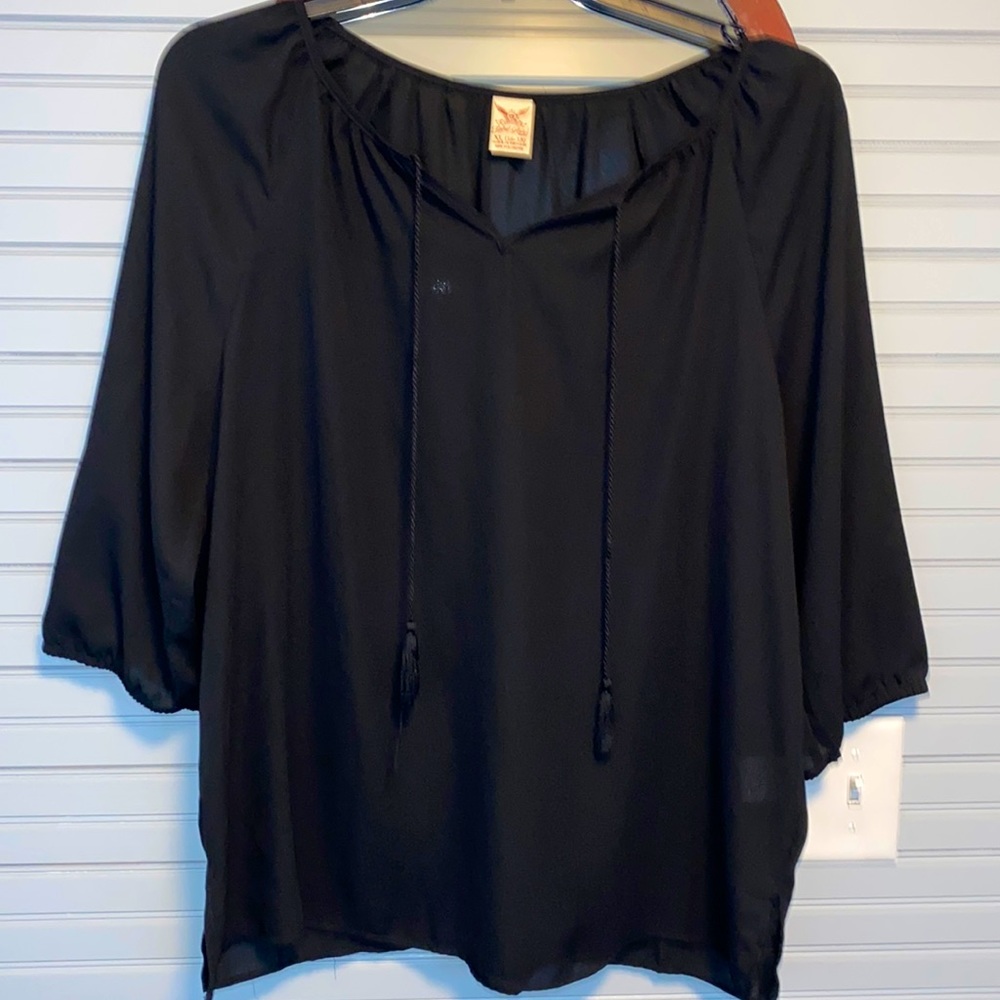 Women’s XL(16-18) black top